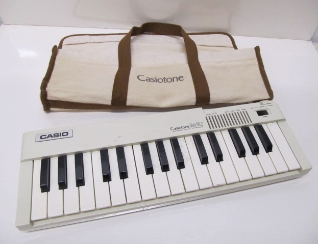 lot 171 image: Working Vintage Casio Keyboard