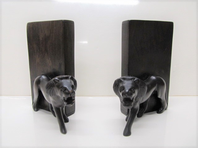 lot 178 image: Lion Book Ends