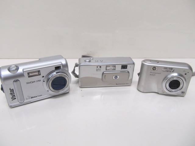 lot 184 image: 3 Digital cameras 