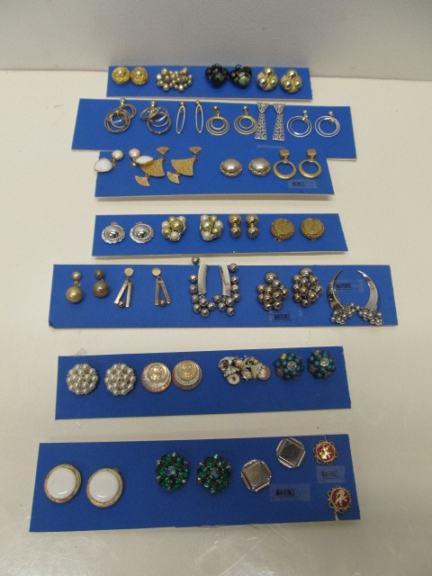 lot 139 image: Large Lot of Vintage etc Clip-On Earring Sets