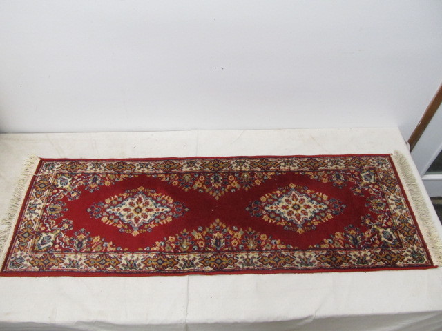 lot 61 image: Nice condition Hall RugRunner - 72 x 24