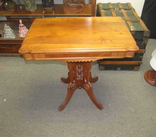 lot 7 image: Antique Eastlake Style Side Table