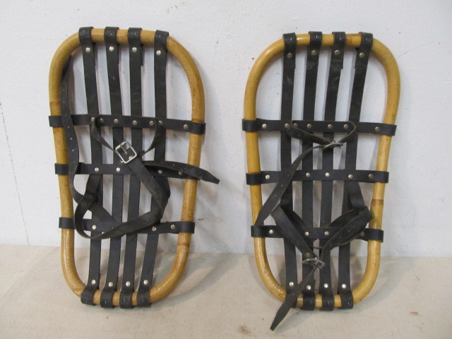 lot 81 image: Nice Pair of Old Vintage Snow Shoes