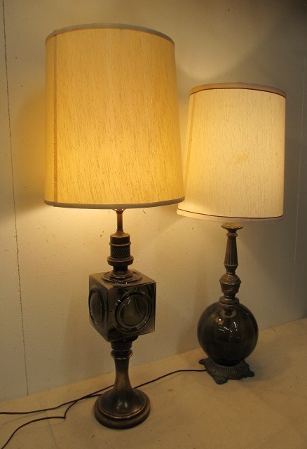 lot 204 image: Pair of Mid-Century Modern Glass and Brass Lamps
