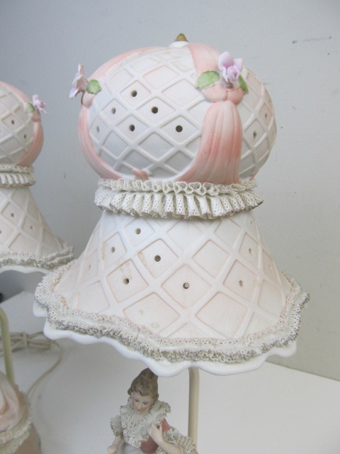 lot 214 image: Pair of Figural Porcelain TableDesk Lamps