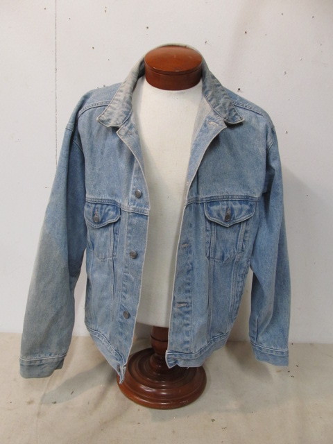 lot 69 image: Vintage 80s PEPSI Denim Jacket - Size Large