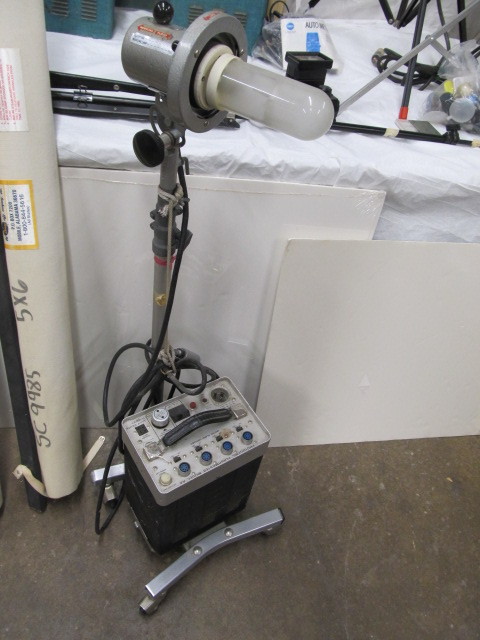 lot 95 image: Lot of Vintage Photography Equipment - Lights Backdrops etc