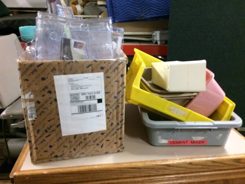 lot 43 image: LOT OF PLASTIC TUBS AND FILE HOLDERS