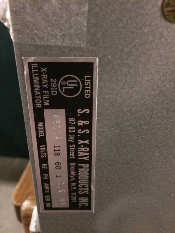 lot 59 image: S. & S. X-Ray Products Inc. 291D X-Ray Film Illuminator 460D2