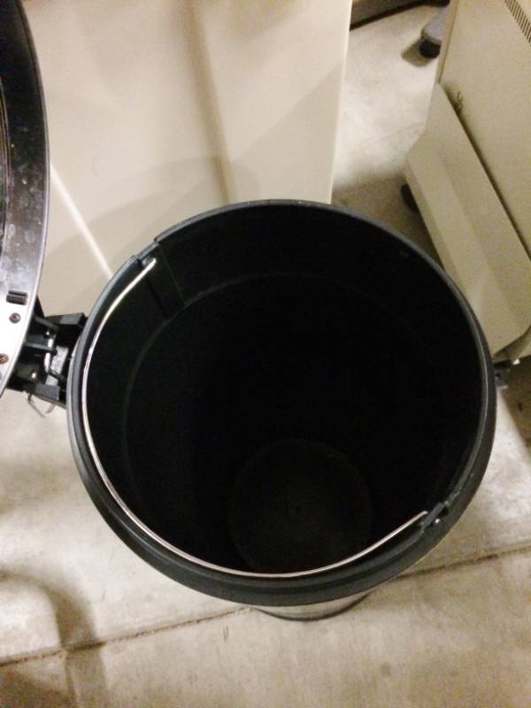 lot 75 image: METAL TRASH CANISTER WITH HINGED LID