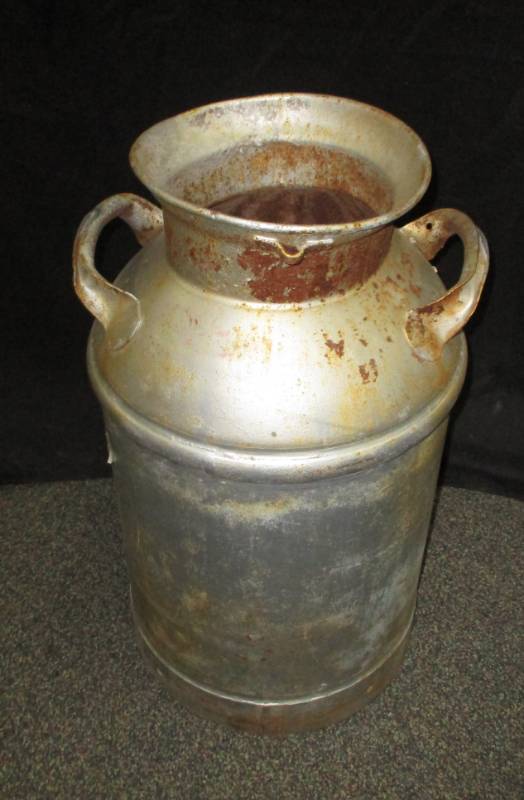 lot 8 image: Cream Can