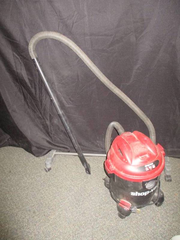 lot 9 image: Shop Vac
