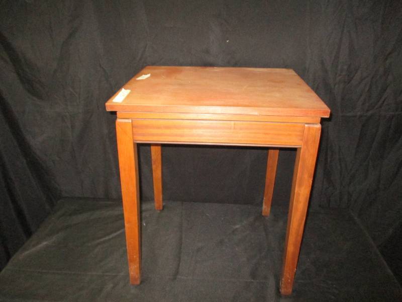lot 24 image: Table 22 x 25 turns