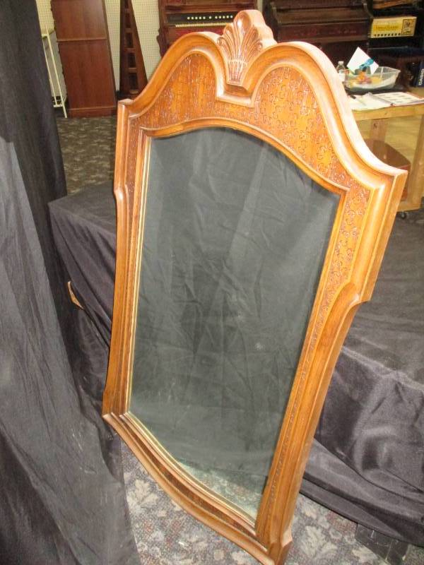 lot 26 image: Mirror 29 x 51