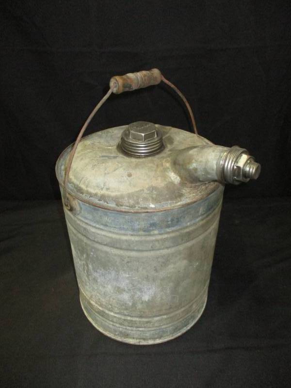 lot 29 image: Delphos Old Can