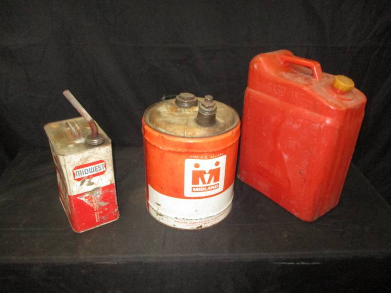 lot 30 image: Gas Cans, Midland, Widwest