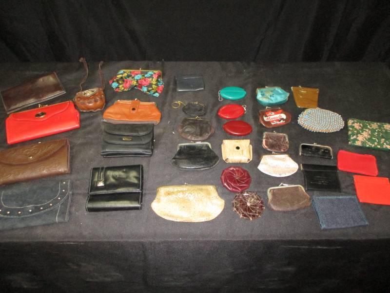 lot 37 image: Wallets and Coin Purses