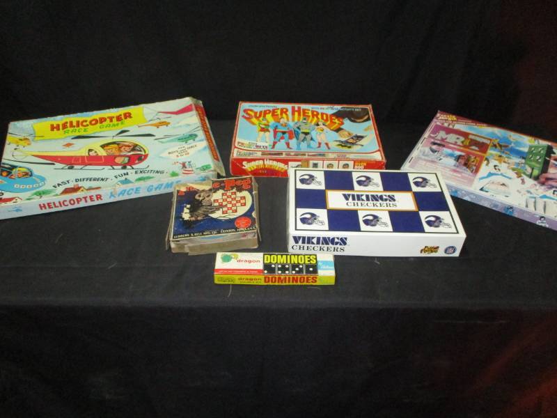lot 57 image: Vintage Games most if not all pieces are there