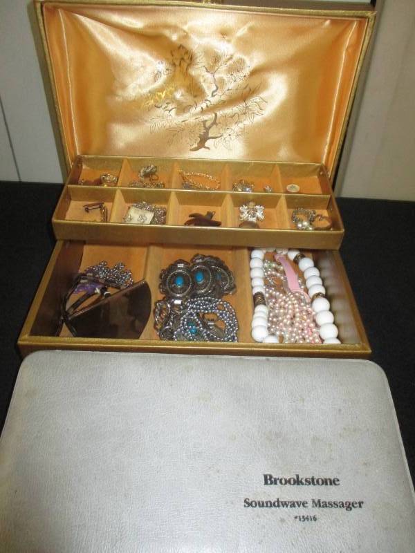 lot 69 image: Assorted Costume Jewelry