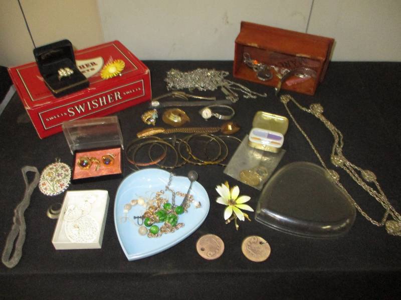 lot 75 image: Assorted Jewelry