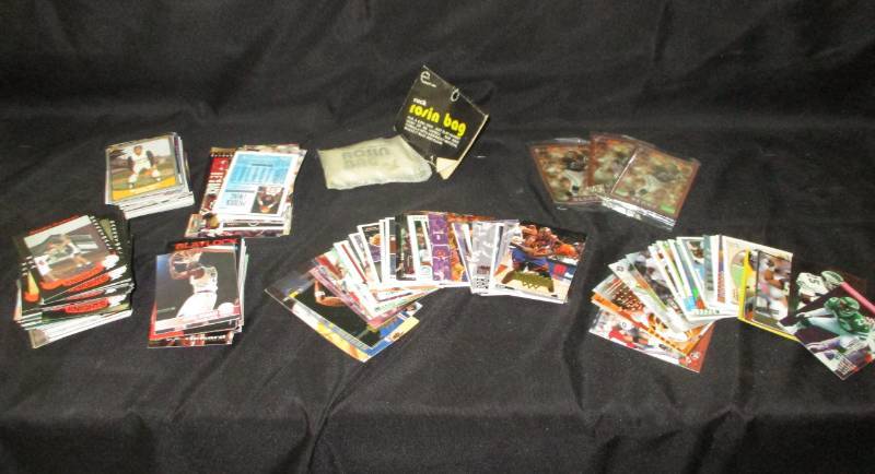 lot 128 image: Football cards