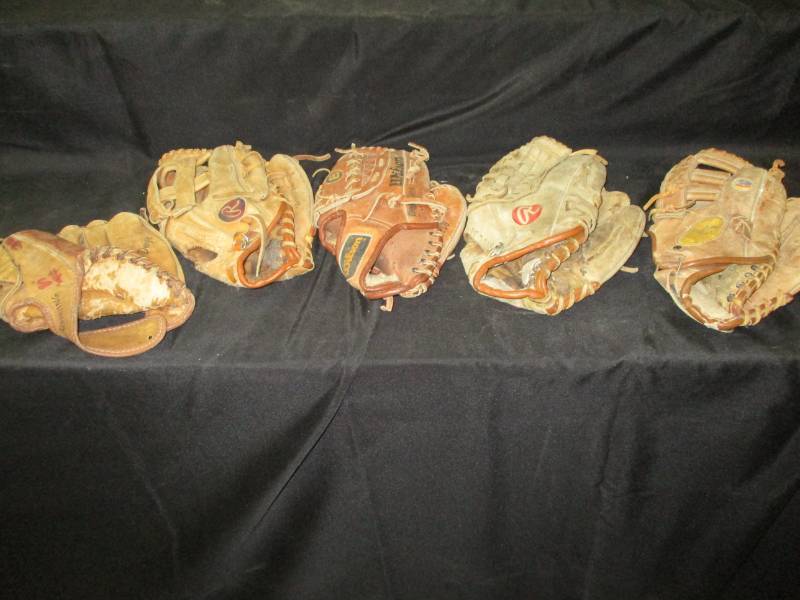 lot 137 image: Various Baseball Gloves