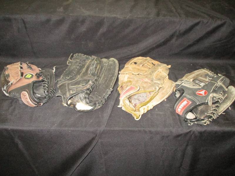 lot 138 image: Various Baseball Gloves