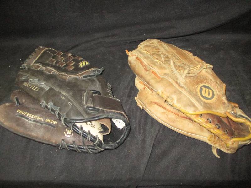lot 139 image: Left Handed Various Baseball Gloves