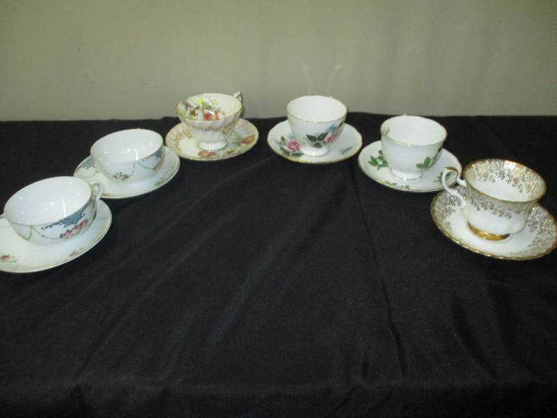lot 141 image: Cup and Saucer sets