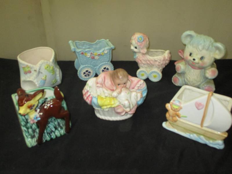 lot 149 image: Collector Planters Most are numbered