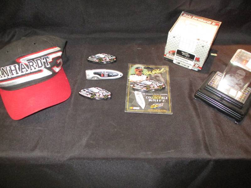 lot 182 image: Earnhardt Baseball Cap Collector Knives, Hologram