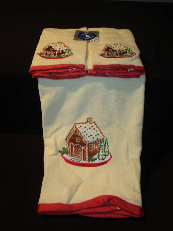 lot 190 image: Christmas Towel Set