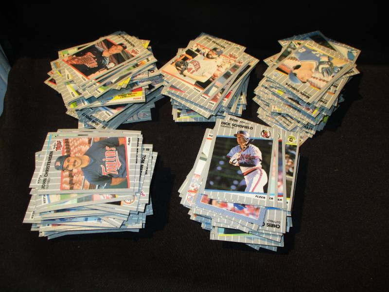 lot 197 image: 500 Baseball Fleer Cards