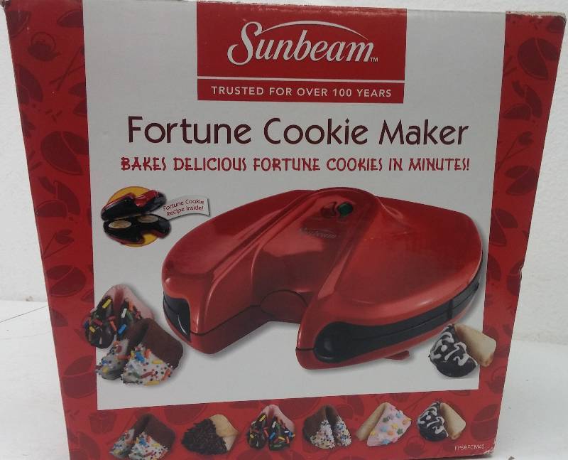 lot 73 image: Fortune Cookie Maker, as-new in box