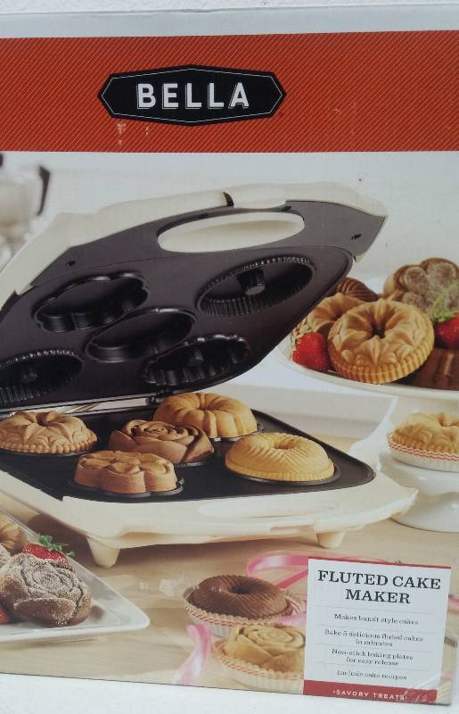 lot 88 image: Fluted Cake Maker, as-new in box