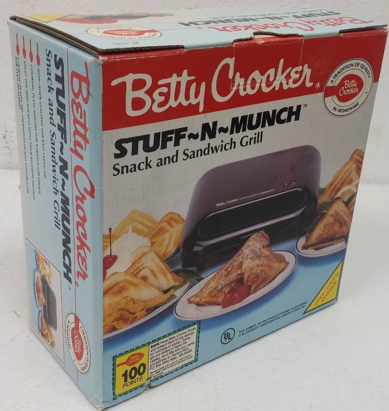 lot 93 image: Betty Crocker-Snack  Sandwhich Grill, as-new in box