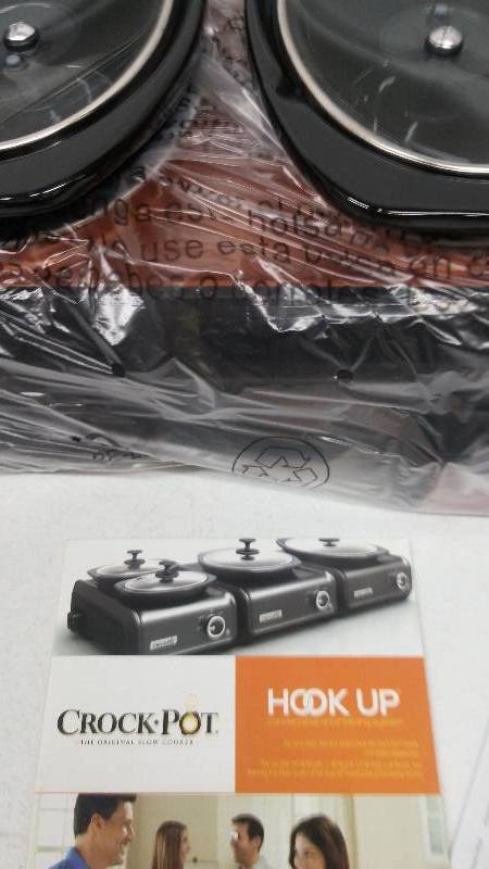 lot 104 image: CrockPot Connectible Entertaining System, as-new in box