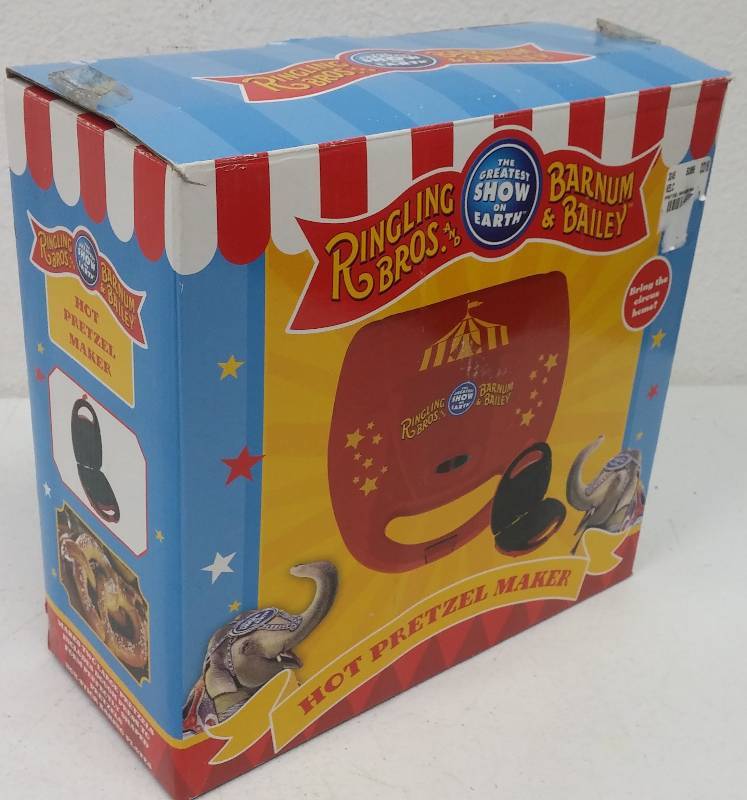 lot 113 image: Ringling BrosBarnum&Bailey-Hot Pretzel Maker, as-new in box