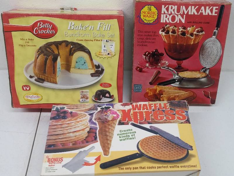 lot 135 image: 1 Waffle Xpress, 1 Krumkake Iron & 1 Betty Crocker Bundform Bake Set