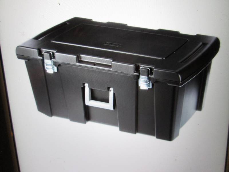 lot 12 image: Sterilite 92 quart Footlocker Stora...