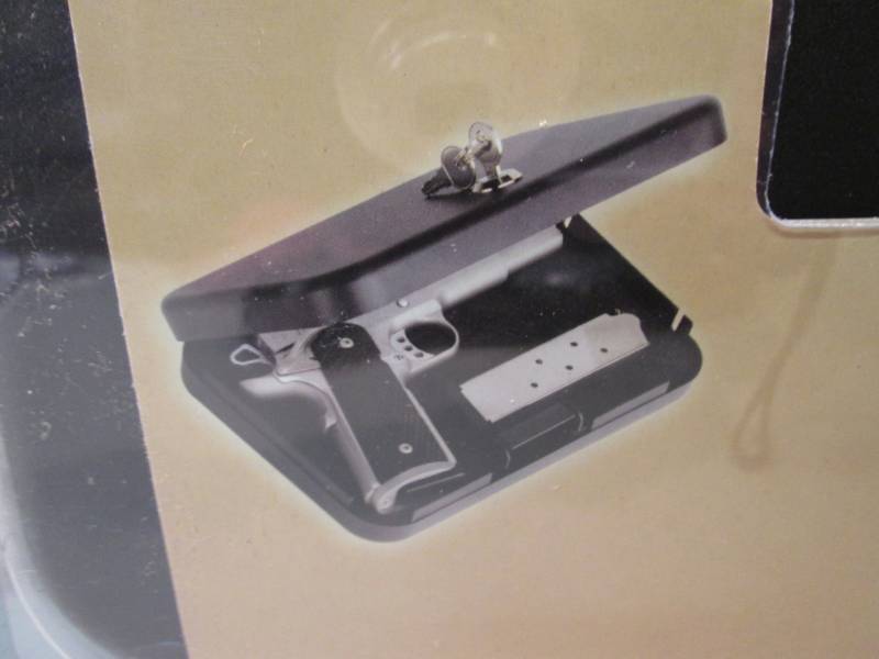 lot 16 image: Full Size Handgun Secure It Metal S...