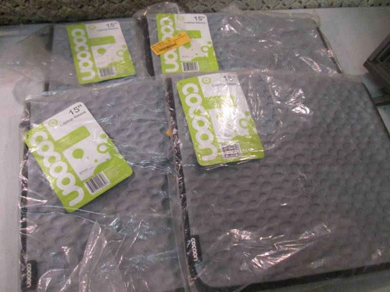 lot 30 image: Lot of 5 Cocoon 15 Laptop Sleeves ...