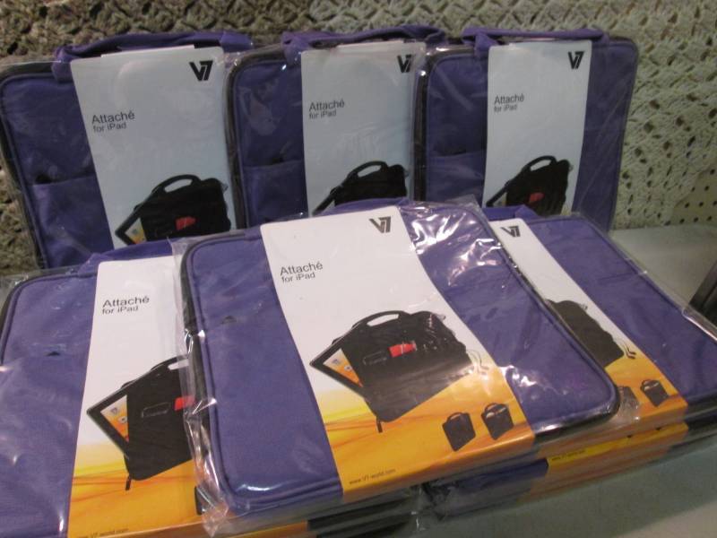 lot 43 image: Lot of 12 Attache for All iPads Pur...