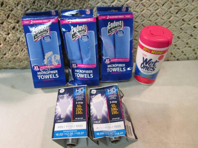 lot 63 image: Mix Lot of XL Micro Fiber Towels, H...
