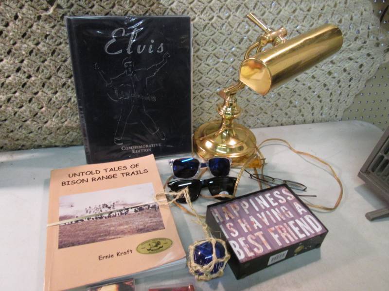 lot 72 image: Elvis Commemorative Book Desk Lamp ...