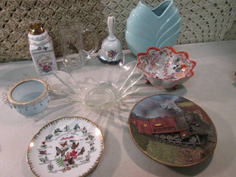 lot 74 image: Lot of Misc Vintage Glass  BS...