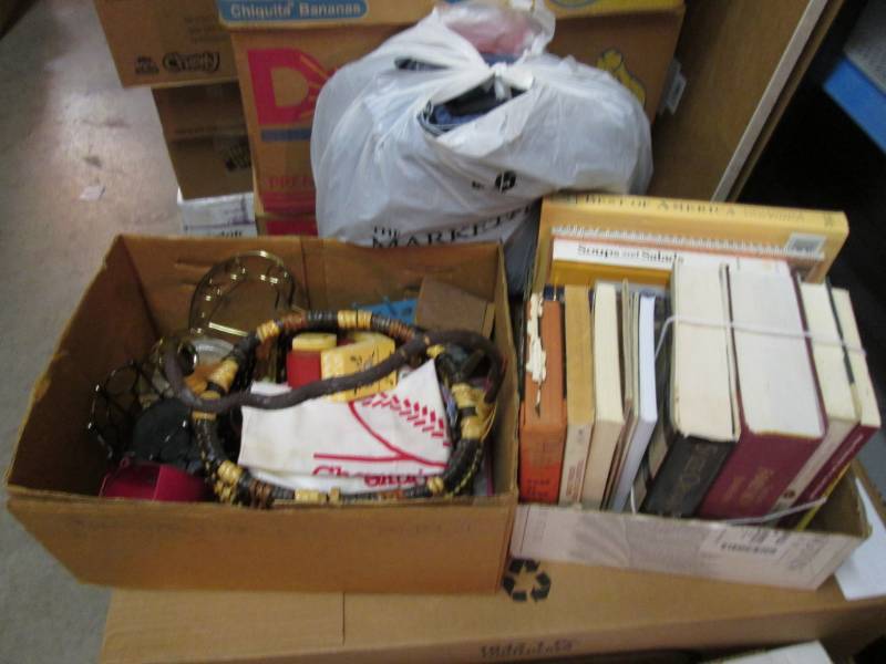 lot 79 image: Lot of Misc Denim Jeans, Decor and ...