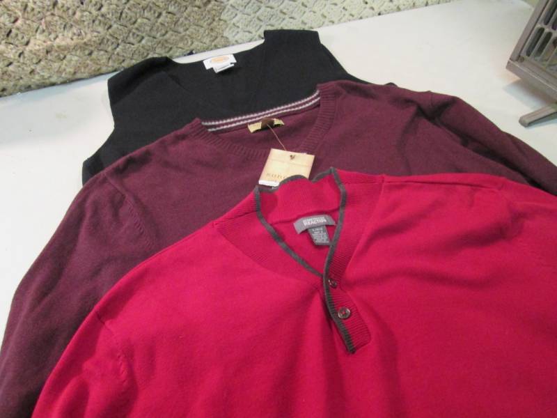 lot 83 image: Lot of 3 Ladies Tops 2 Size Large 1...