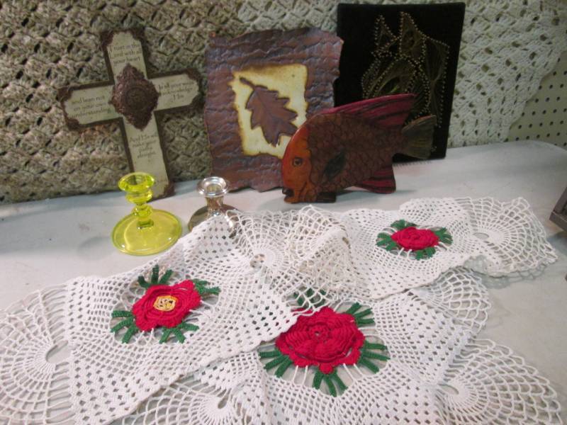 lot 84 image: Lot of Misc Decor  F-0...