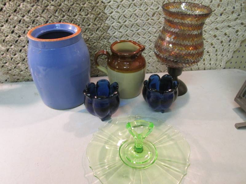 lot 102 image: Lot of Misc Glass Decor Etc  RM1...